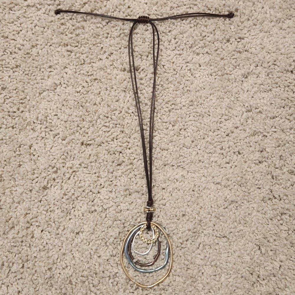NWOT, Necklace with metal detail